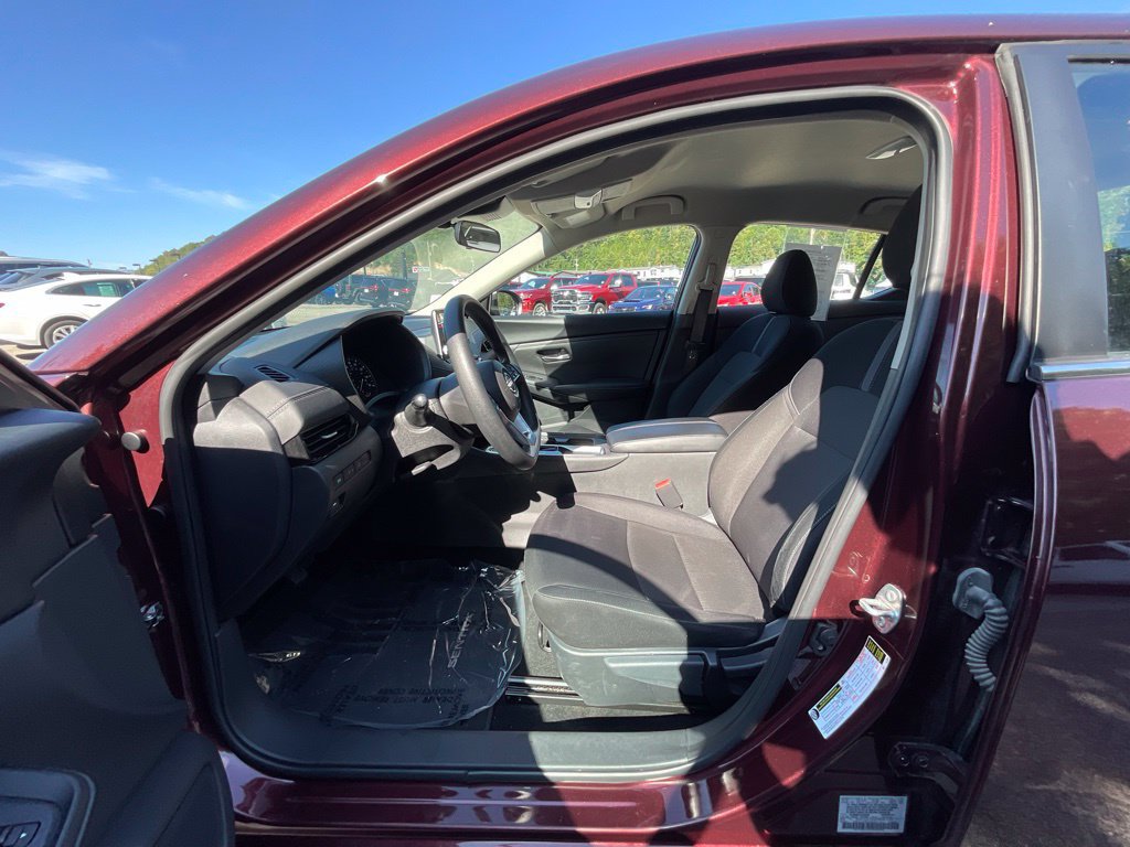 Used 2025 Nissan Sentra SV FWD image 9