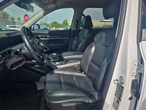 Certified 2024 Kia Telluride LX FWD image 13