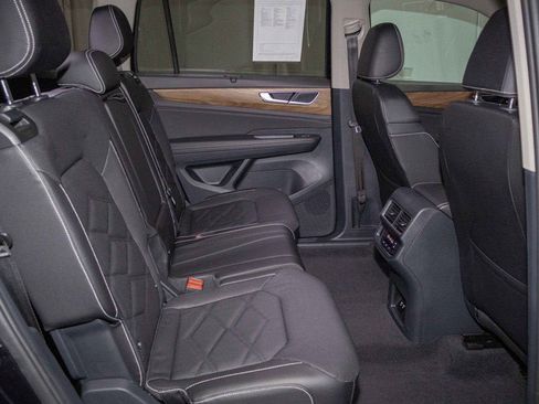 Used 2025 Volkswagen Atlas SE image 16