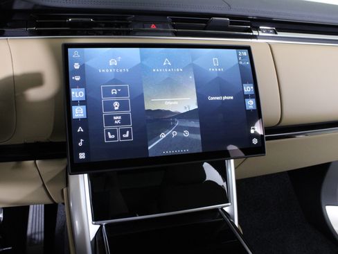 New 2025 Land Rover Range Rover SE image 19