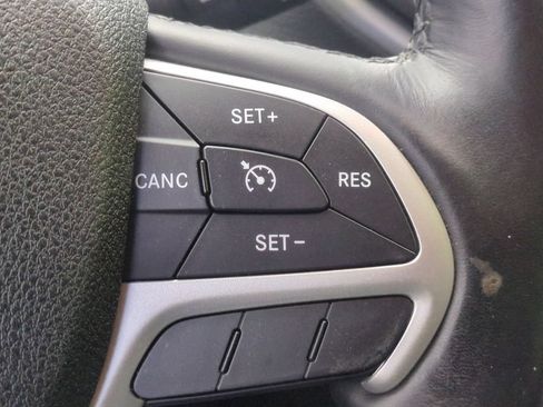 Used 2016 Jeep Cherokee Trailhawk AWD/4WD image 16
