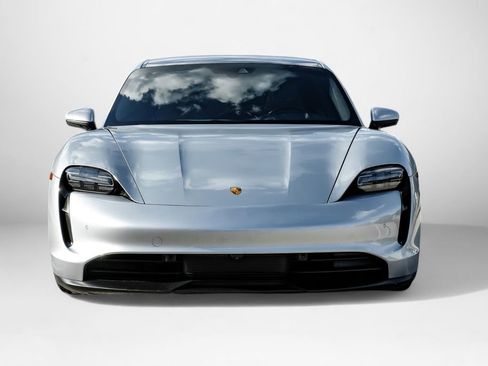 Used 2022 Porsche Taycan image 3