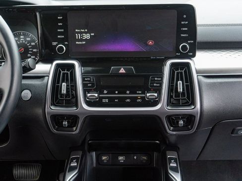 Used 2023 Kia Sorento EX image 26