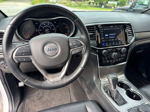 Used 2022 Jeep Grand Cherokee Limited image 15