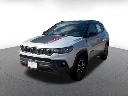 Used 2025 Jeep Compass Trailhawk AWD/4WD image 11