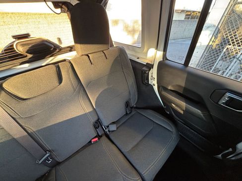 Used 2025 Jeep Wrangler Sahara image 37