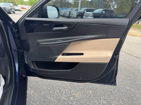 Used 2018 Jaguar XE Premium image 10