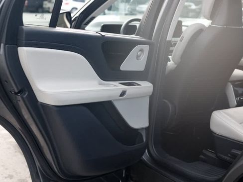 Used 2025 Lincoln Aviator Reserve w/ Equipment Group 201A image 16