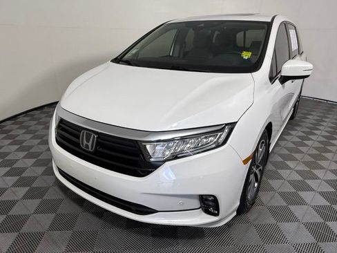 Used 2023 Honda Odyssey Touring image 2