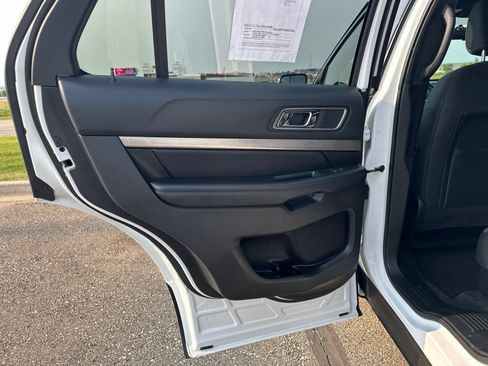 Used 2018 Ford Explorer XLT AWD/4WD image 29