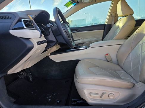 Used 2018 Toyota Camry XLE image 25