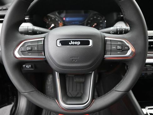 Used 2023 Jeep Compass Latitude image 14