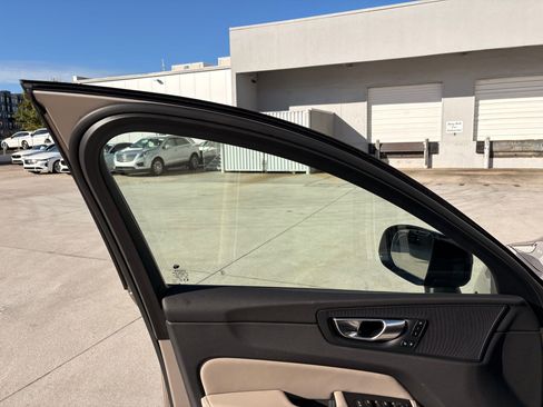 Used 2026 Volvo XC60 B5 Plus w/ Protection Package Premier AWD/4WD image 22