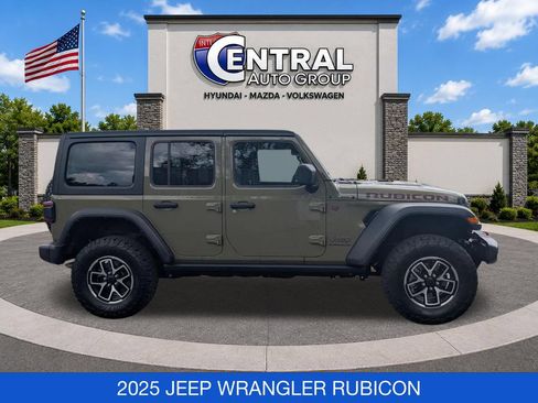 Used 2025 Jeep Wrangler Unlimited Rubicon AWD/4WD image 9