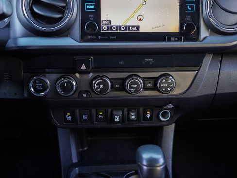 Used 2019 Toyota Tacoma TRD Off-Road w/ Technology Package image 30