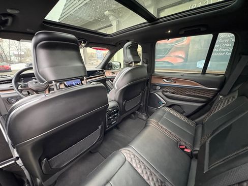 Used 2022 Jeep Grand Cherokee Summit w/ Luxury Tech Group V image 20