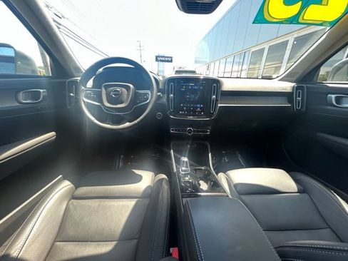 Used 2025 Volvo XC40 B5 Plus AWD/4WD image 19