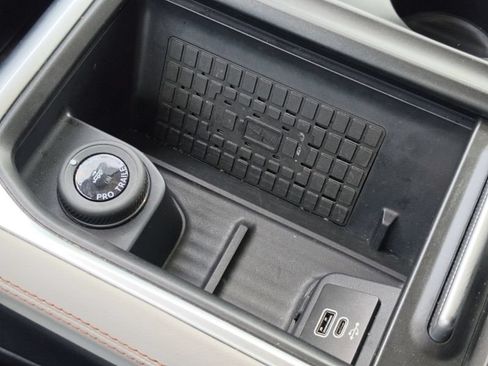 Used 2025 Ford Expedition Active RWD image 30