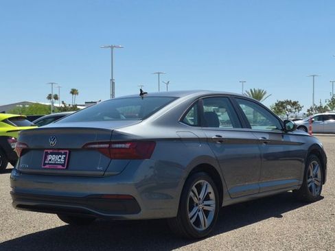 Used 2024 Volkswagen Jetta SE FWD image 5