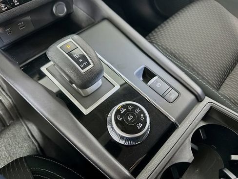 Used 2023 Mitsubishi Outlander ES AWD/4WD image 24