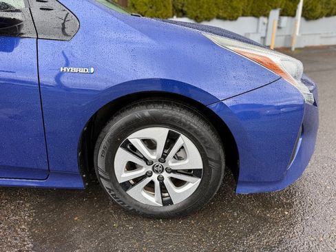 Used 2016 Toyota Prius Three image 11