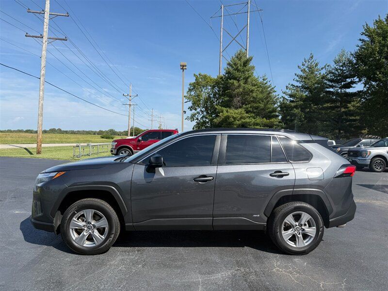 Used 2023 Toyota RAV4 LE AWD/4WD image 3