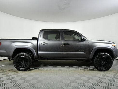 Used 2018 Toyota Tacoma SR5 image 15