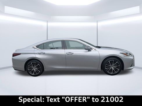 Used 2025 Lexus ES 350 w/ Premium Package image 2