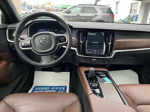 Used 2022 Volvo V90 B6 Cross Country image 6