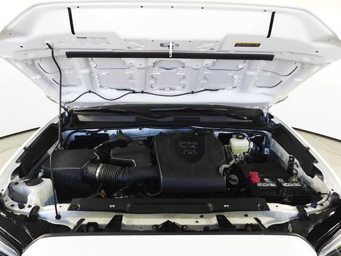 Used 2022 Toyota Tacoma TRD Off-Road image 6