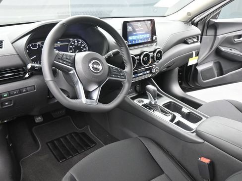 Used 2025 Nissan Sentra SV w/ All-Weather Package FWD image 10