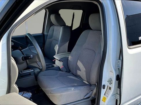 Used 2019 Nissan Frontier SV image 15