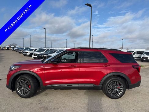 Used 2025 Ford Explorer ST-Line w/ Premium Package image 3