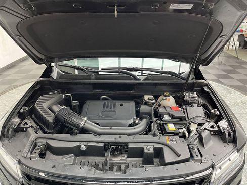 Certified 2023 GMC Acadia SLT AWD/4WD image 2