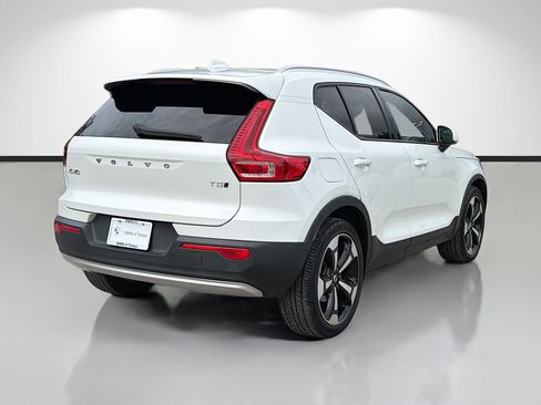 Used 2021 Volvo XC40 T5 Momentum w/ Premium Package AWD/4WD image 3