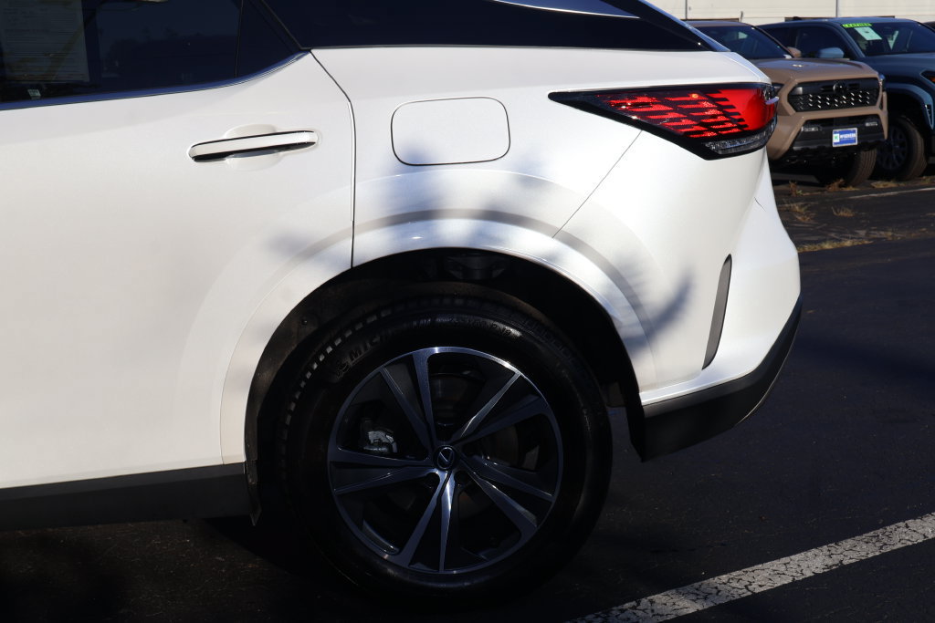 Used 2025 Lexus RX 350 Premium w/ Accessory Package AWD/4WD image 4