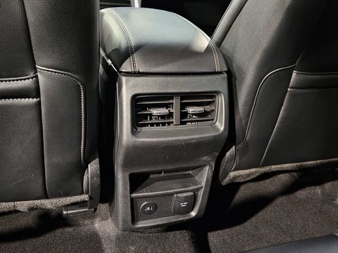 Used 2024 Ford Edge Titanium image 36