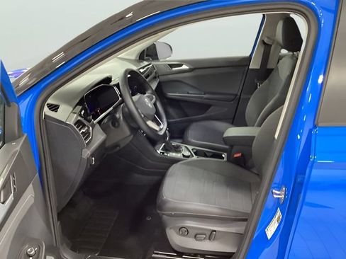 Certified 2025 Volkswagen Taos SE AWD/4WD image 9