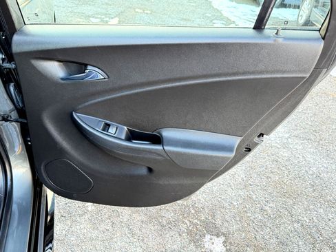 Used 2017 Chevrolet Volt LT w/ Comfort Package image 40