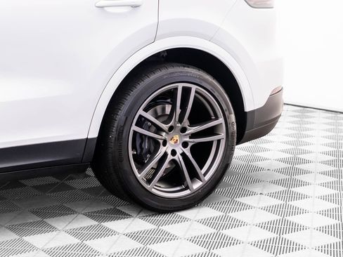 Used 2022 Porsche Cayenne Platinum Edition AWD/4WD image 33