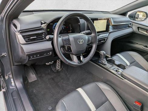 Used 2025 Toyota Camry SE image 10
