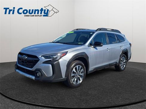 Used 2023 Subaru Outback Limited image 3