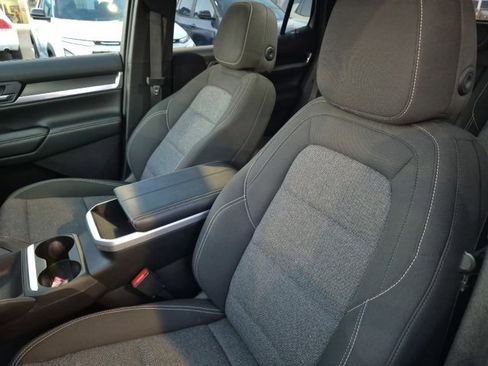 Used 2025 GMC Terrain Elevation w/ Technology Package II image 9