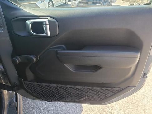 Used 2022 Jeep Wrangler Sport AWD/4WD image 16