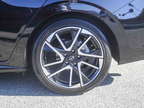 Used 2025 Nissan Sentra SR FWD image 10