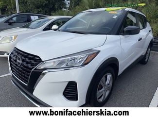 Used 2023 Nissan Kicks S image 1