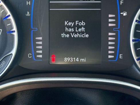 Used 2022 Chrysler Voyager LX FWD image 10