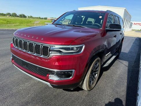 Used 2024 Jeep Wagoneer L Series II AWD/4WD image 3