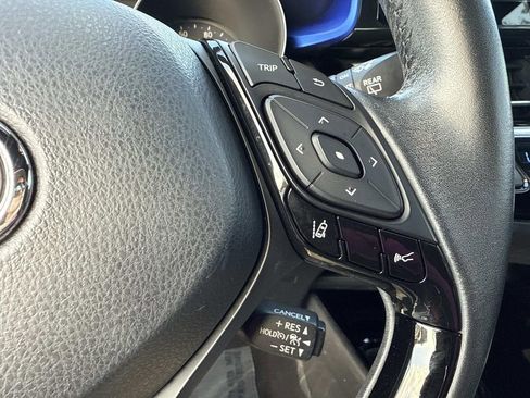 Used 2020 Toyota C-HR XLE image 37