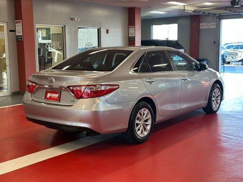 Used 2016 Toyota Camry LE FWD image 3